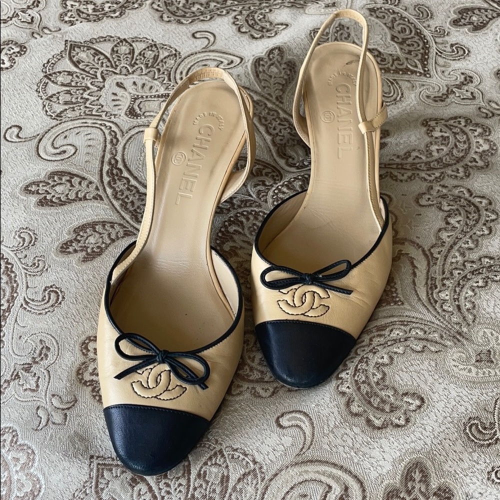 Class CoCo Chanel sling back heels